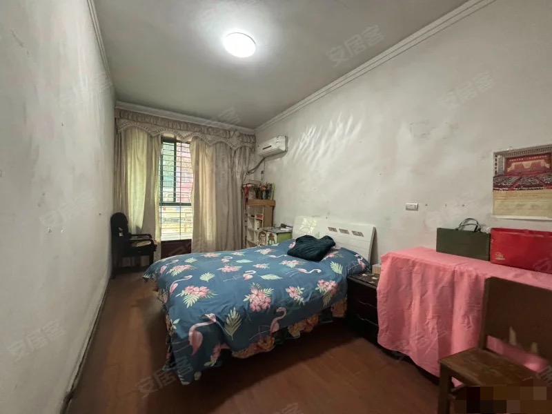 武商附近，青青家园，精装三房，一楼可养花草，价格便宜，拎包入住