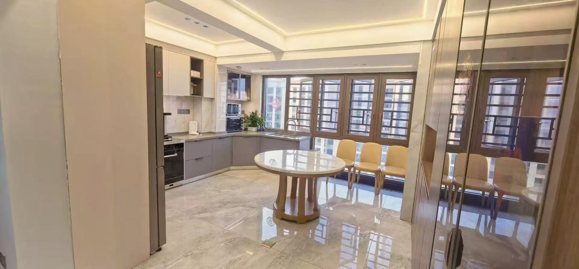 城南，翡冷翠边户，精装四房，全屋品牌家私，电梯好楼层，证满二