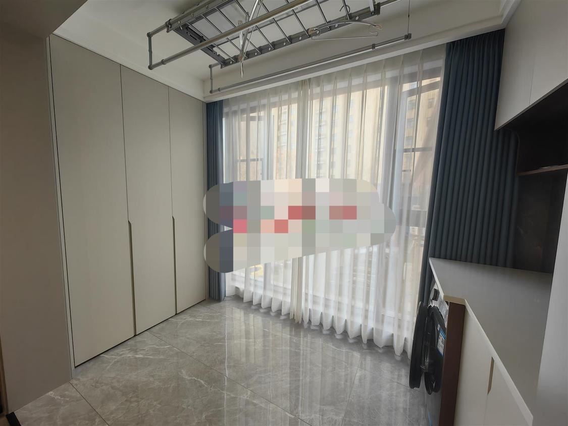 422，城南，新街，精装一室一厅，成色新，诚心出售，