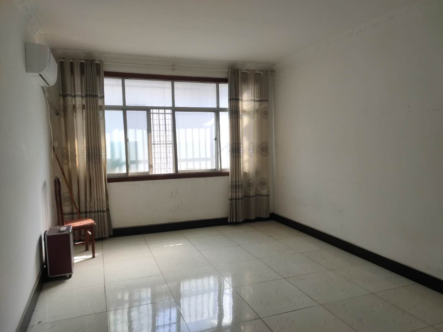 实验四小旁边中层停车方便 二中  