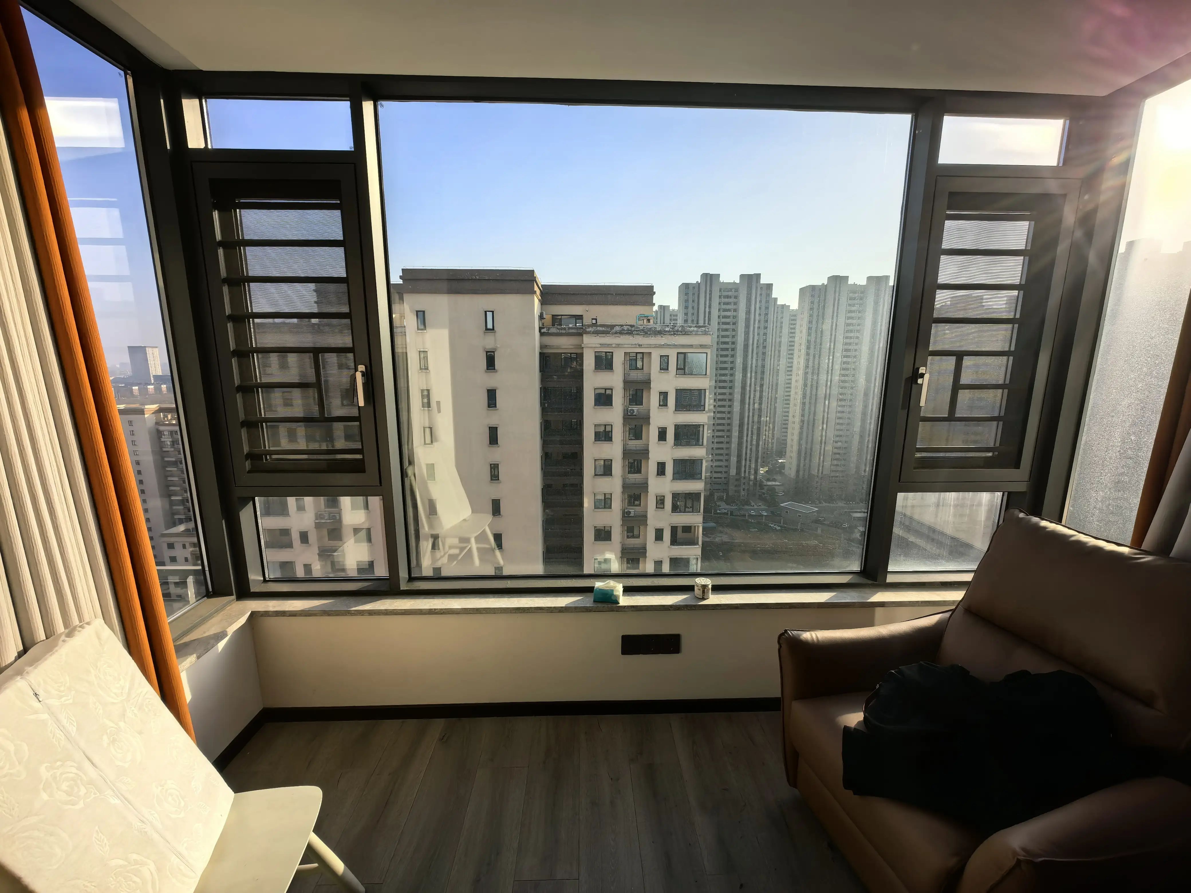 城南，荣怀，顶复，带天台阳光棚，精装四房，成色新，诚心出售