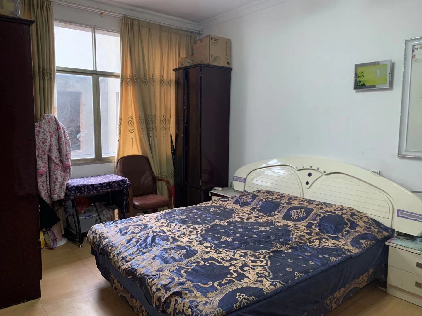 黄荆小区 街旁现浇结构门口可以停车前宽后宽实际面积440平南北朝向拎包入住