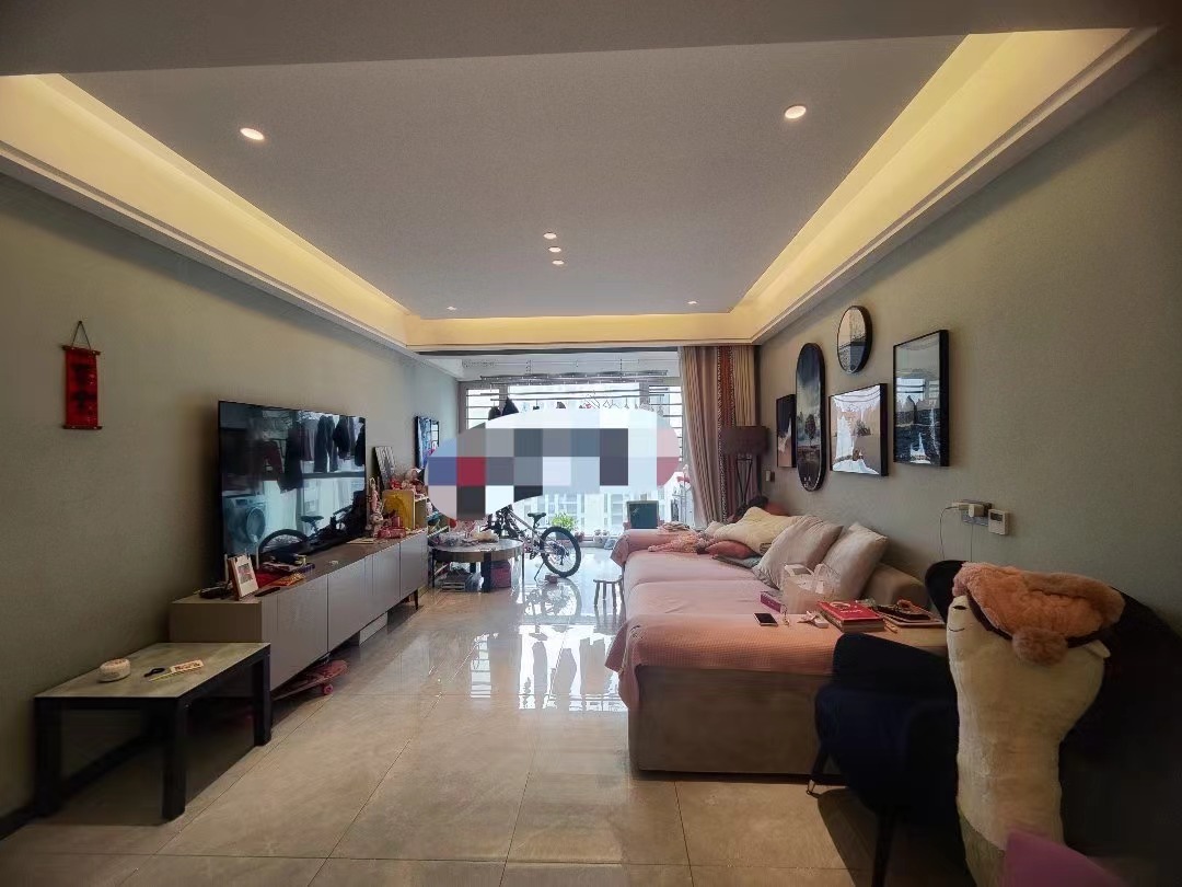 亏本出，吾悦旁次新小区，蓝天新城，精装大三房，单价6800，送车位，三开间朝南，人车分流。好楼层朝阳xiao学，元泰三