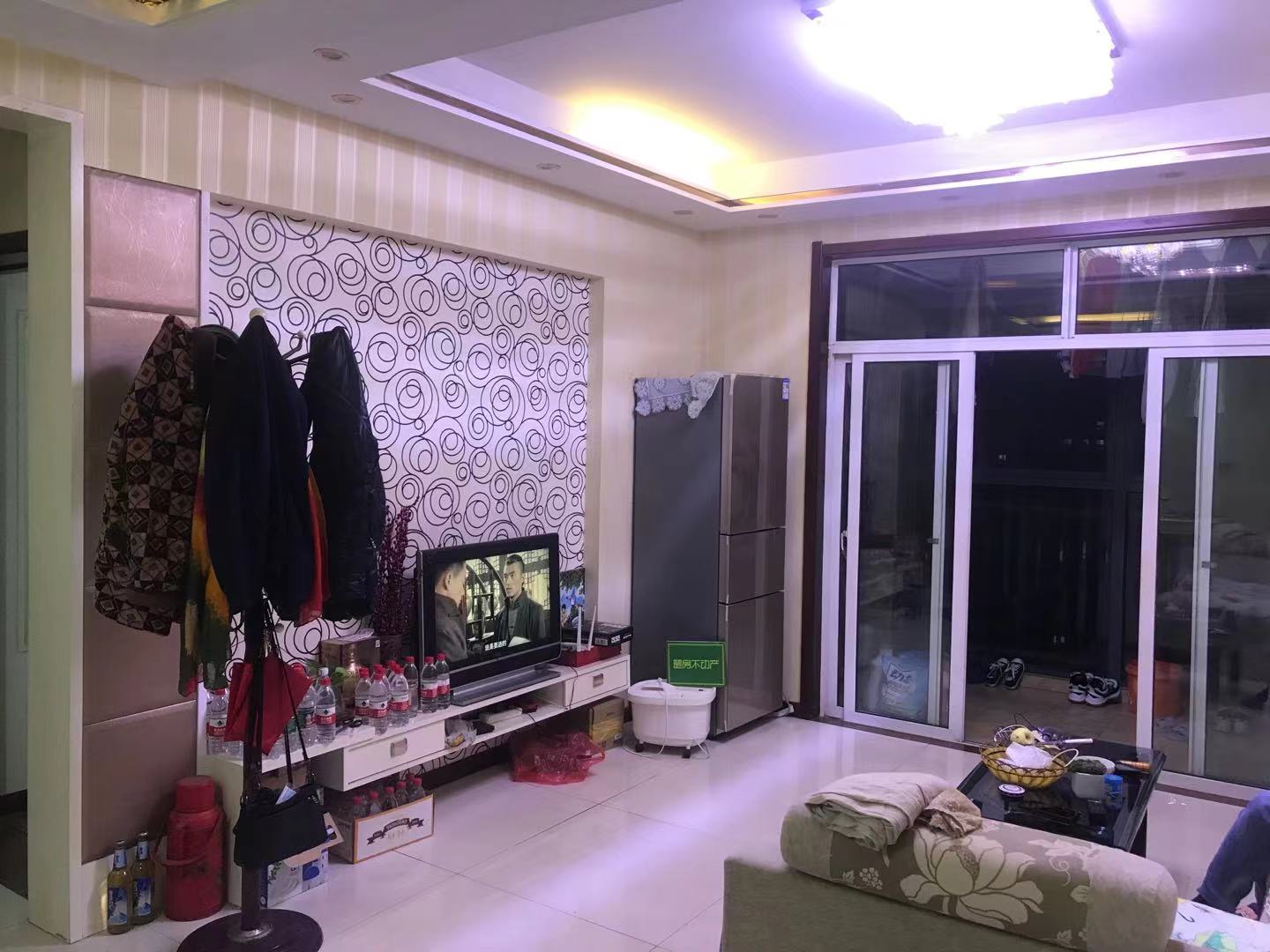 田园国际 御台公馆和颐和公馆旁边 精装三房 房东诚意出售    家具家电全送