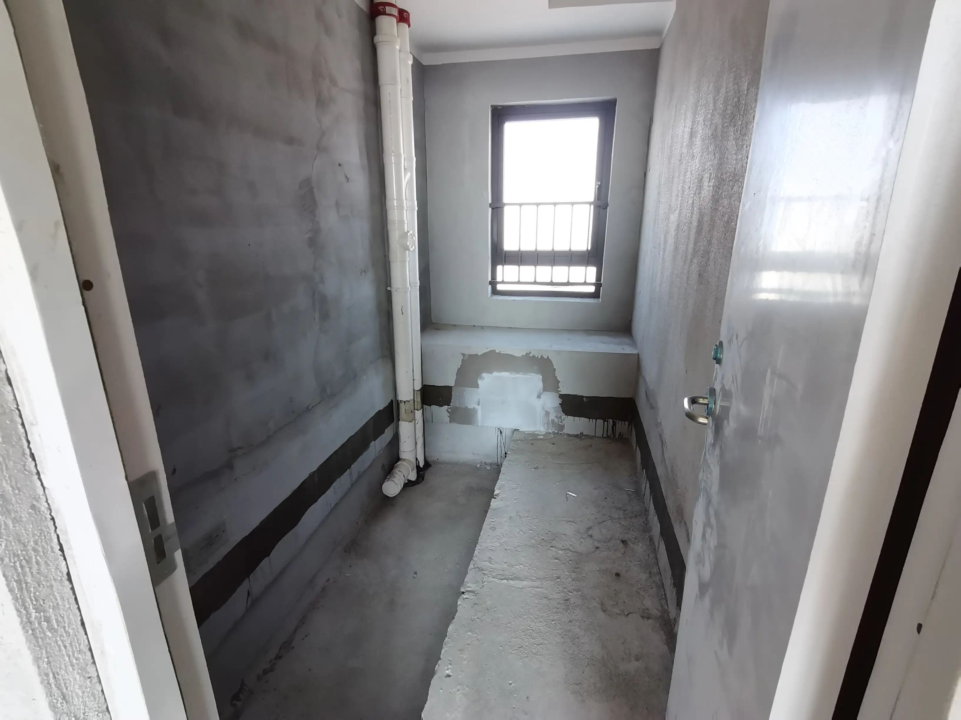 城南，吾悦广场，毛坯大三房，单价6000，带充电车位，好楼层，