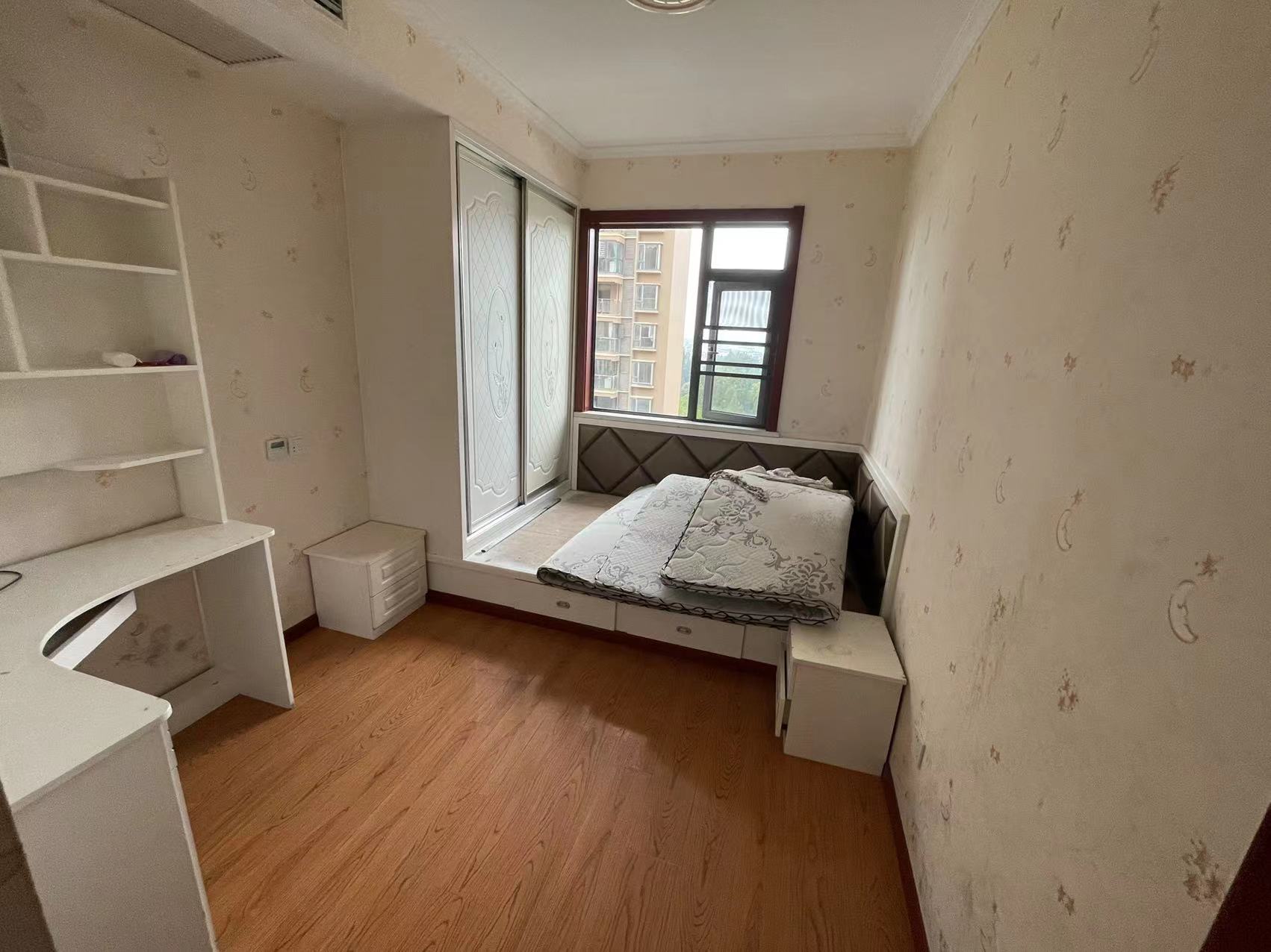 紫润尚城大三房出租电梯好楼层家电齐全看房方便