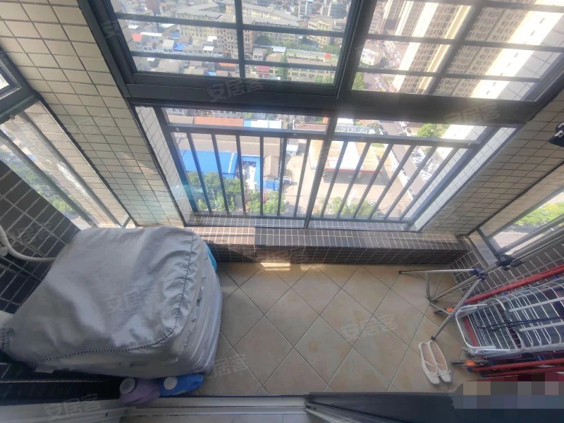 急售，一中旁，和合国际，精装2房，三开间朝南，拎包入住