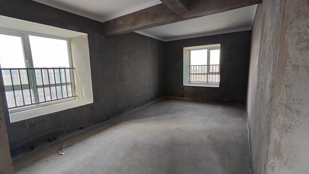 新二中二小旁森林国际毛坯大四房证件满二电梯高层适合出租自住照顾小孩