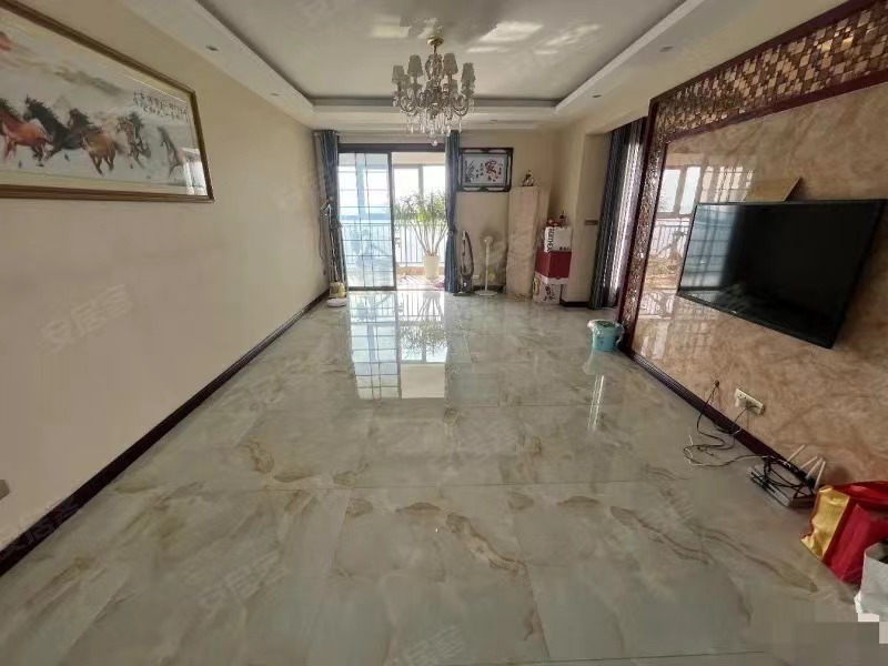 204，房东急售，商城附近， 单价4500，湖景房 ，中间好楼层，采光好