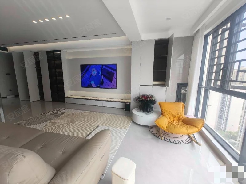 城南，吾悦广场，精装大三房，边户，好楼层23楼，大阳台，诚心出售