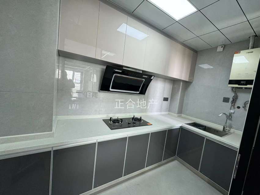 满庭春6期，精装三房，19楼，视野采光好，证满二，全新装修