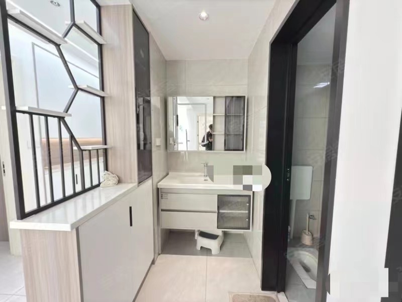 急售，检漏，新城‮号壹‬四期，​湖景房，精‮三装‬房，业主‬自装，中间楼层，9.9成新