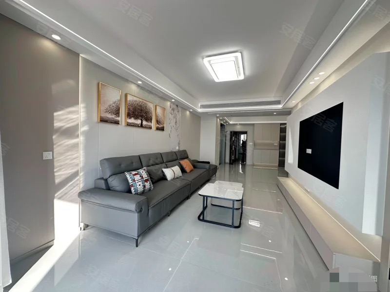 急售，亏本出，南国明珠，全新精装三房一卫 ，电梯19楼，视野采光好，