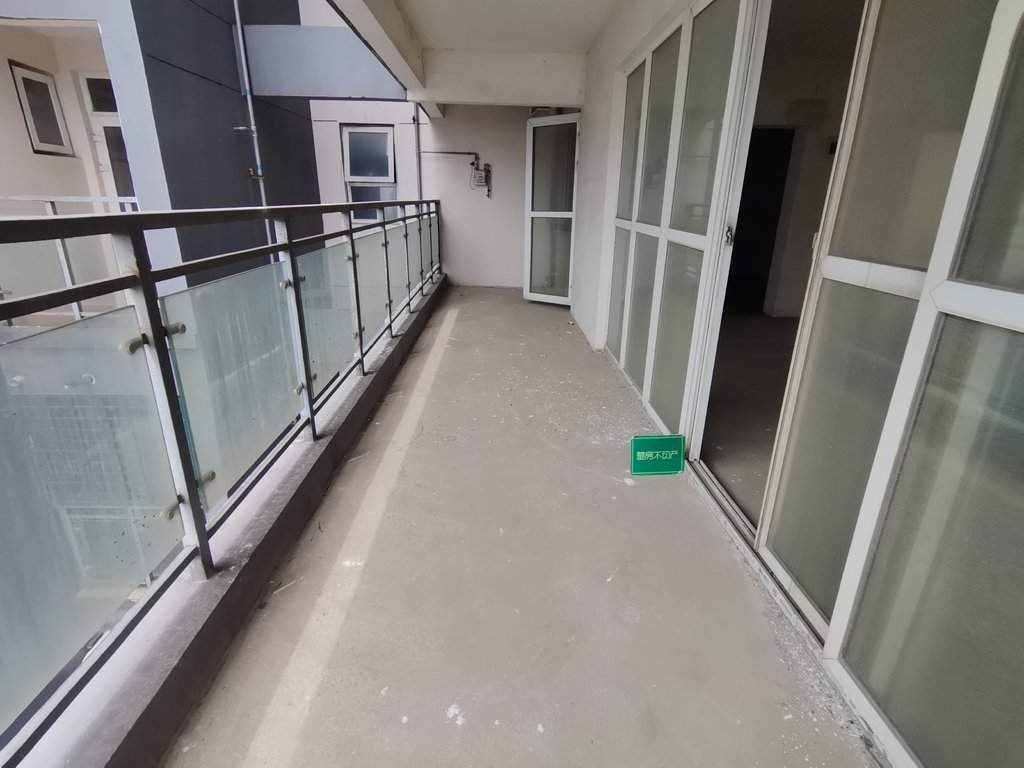 福星城，毛坯大三房，中高好楼层，城南好地段，单价5000！