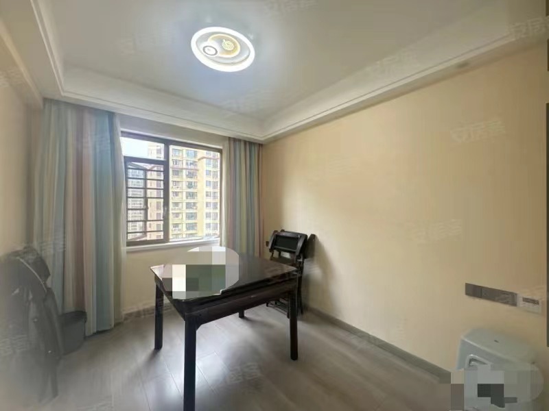 领秀城，大平层，精装四房9.9成新，电梯好楼层，全屋品牌装修，中央空调加地暖。