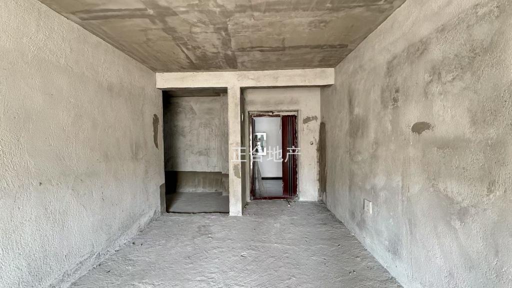 业主诚心出售，城南沔阳天泽园，毛坯三房，单价4260，电梯好楼层，南北通透