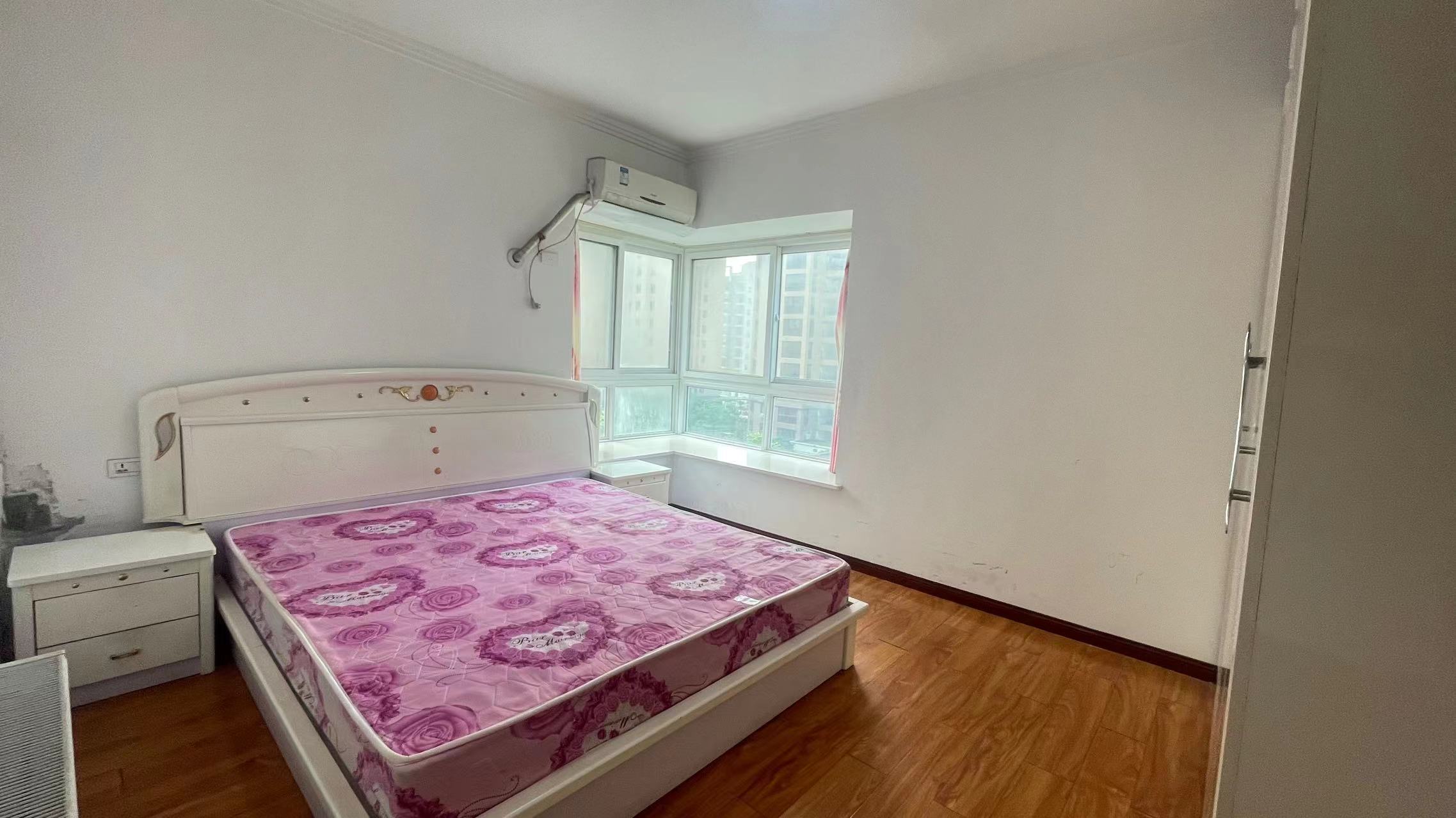 汉江景苑.精装三房.中间楼层.看房方便