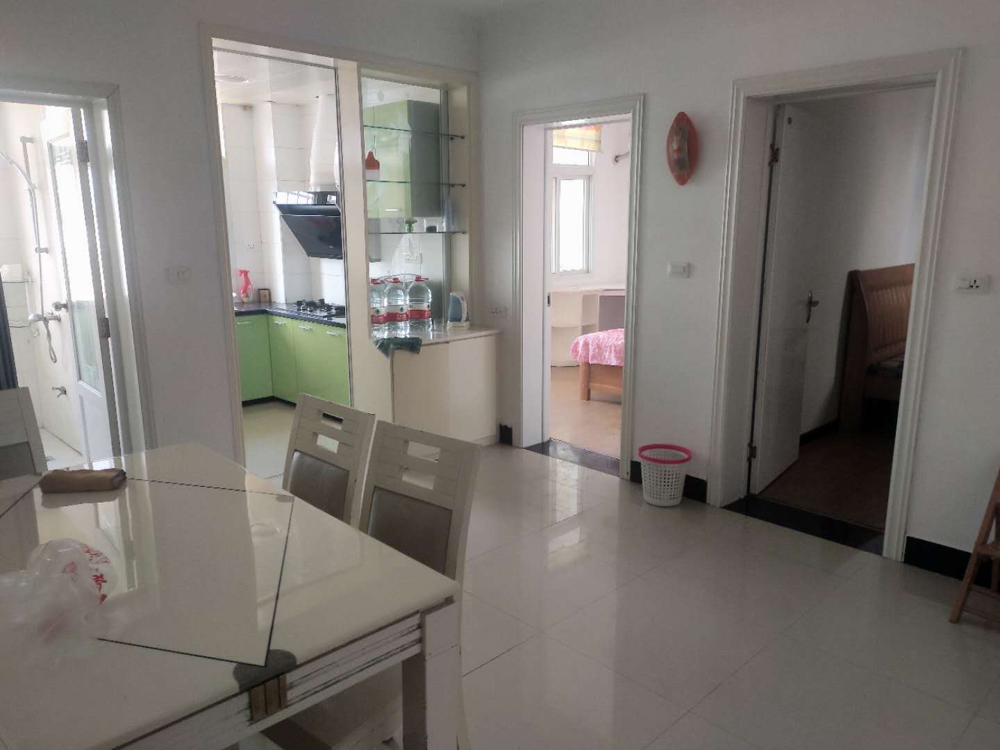 恒雅名苑 拎包入住 家里装修的还可以 诚心出售 上面还有一层