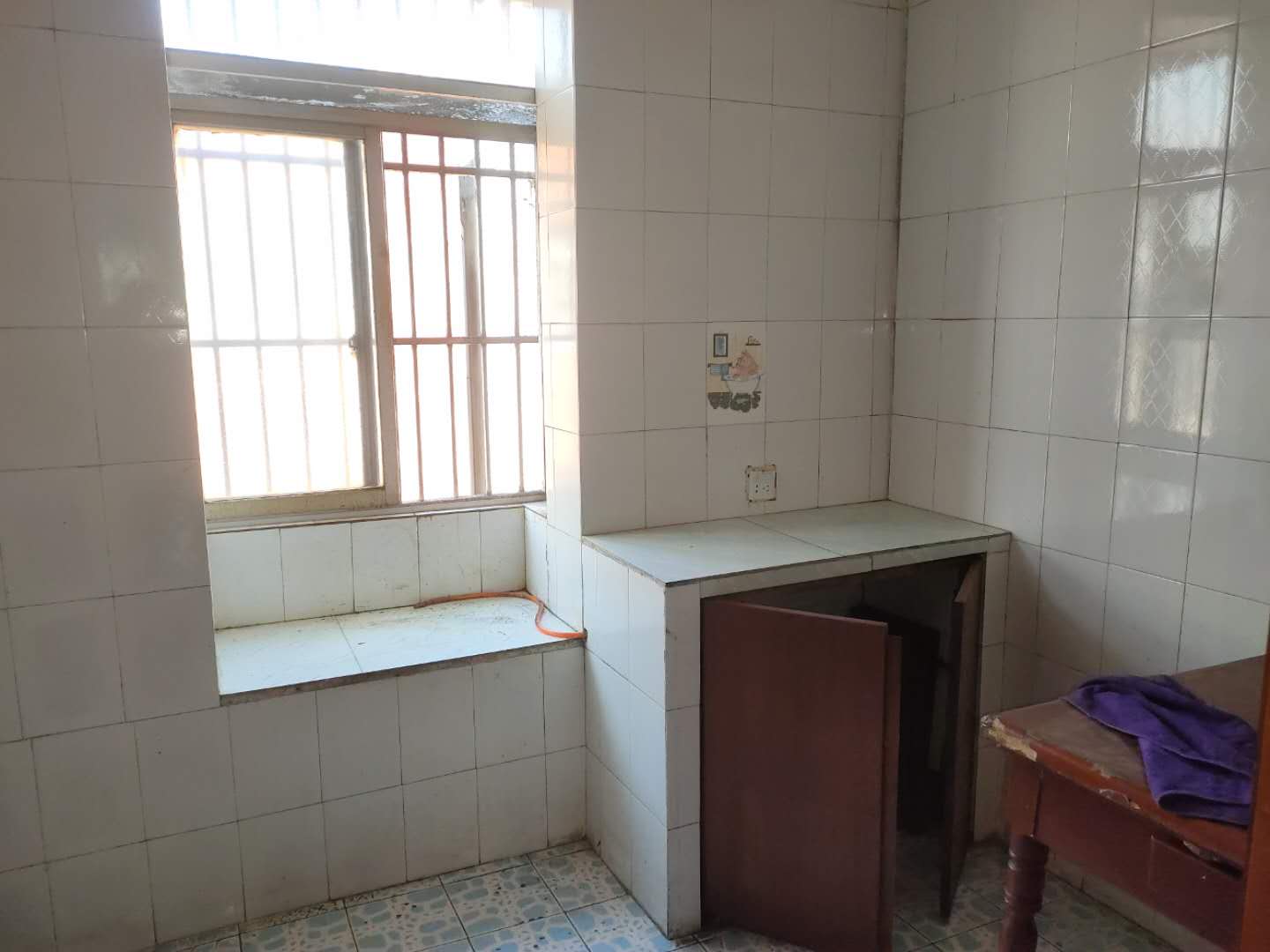 实验四小旁边中层停车方便 二中  