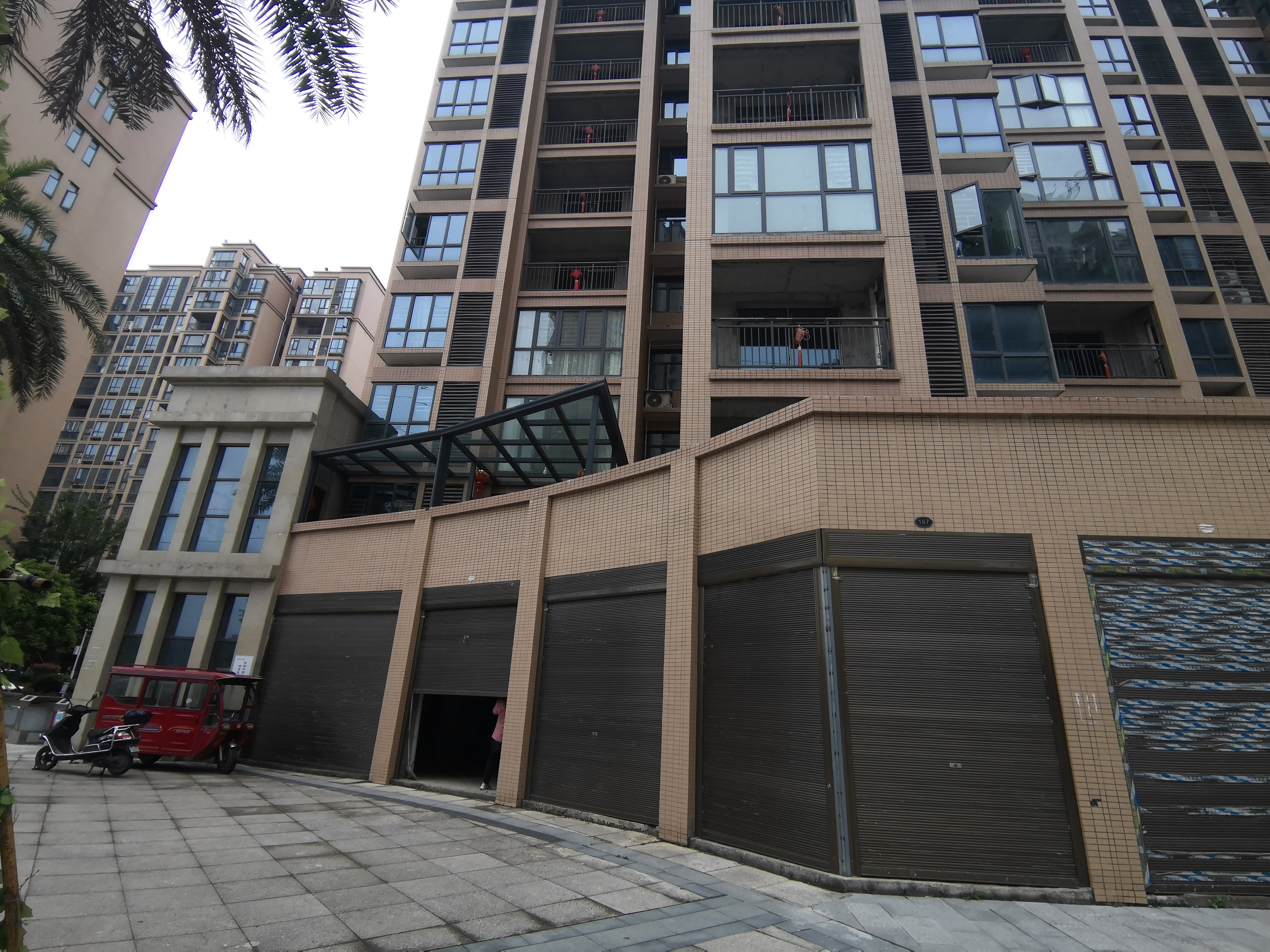 商铺出租：时代天骄南大门位置不消多说的四杆154平限业态