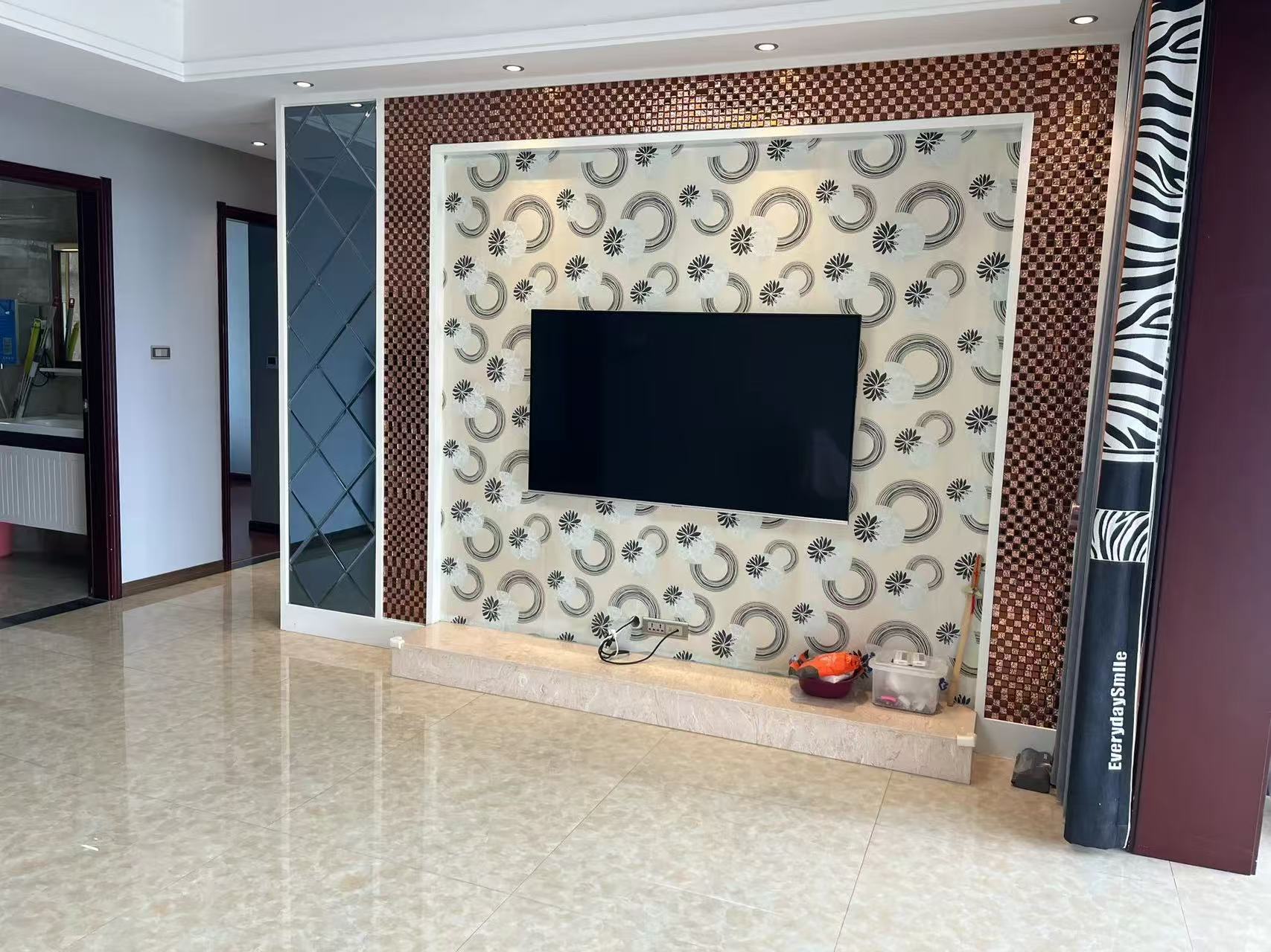 天下城市星座，电梯好楼层25楼，精装三房，一口价39.8万，证满二