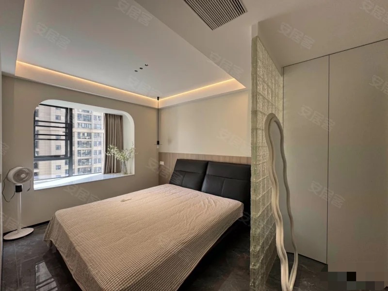 城南，森林国际翡冷翠，电梯好楼层，精装三房两卫，二中二小旁，全屋品牌家私家电。拎包入住