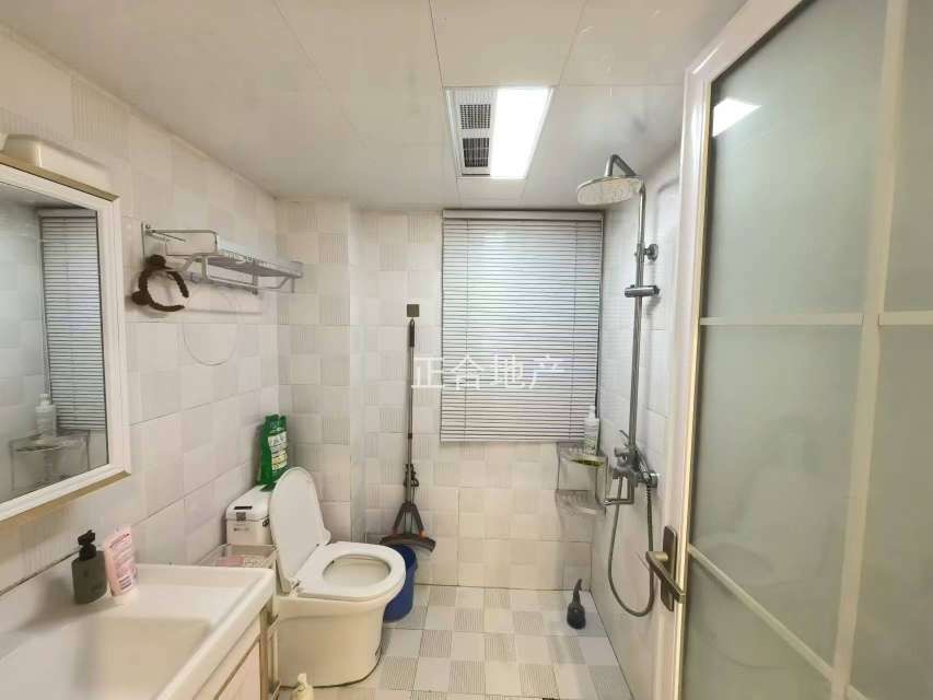 元泰清华园，出门就是新三中，精装三房，老证，保养成色9成新带院子，南北通透