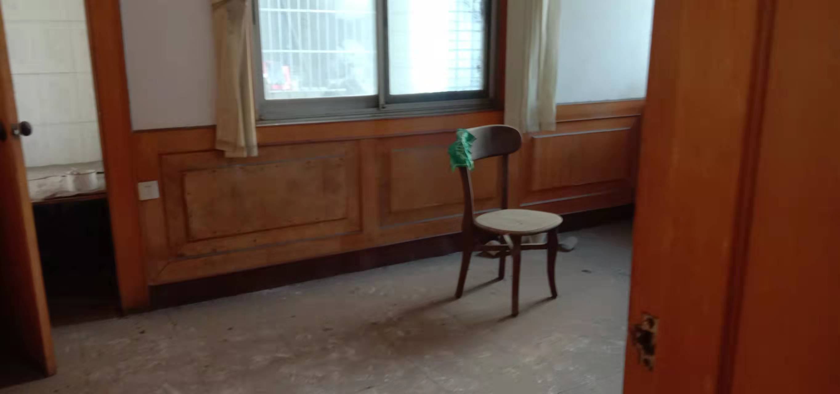 公安局宿舍沙嘴菜场附近带一个地下室看房方便。