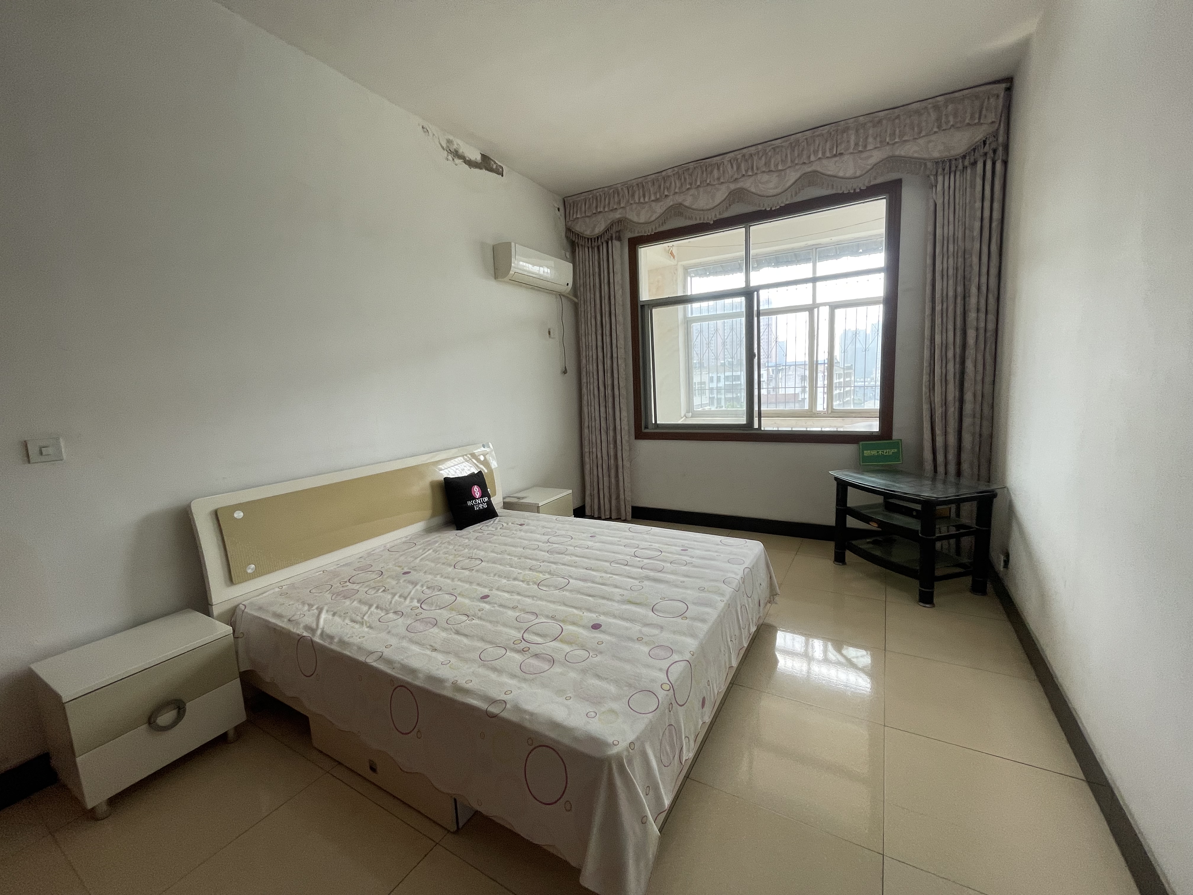 时代广场对面.车站旁.财政局宿舍.有大院子停车.税费低.看房方便