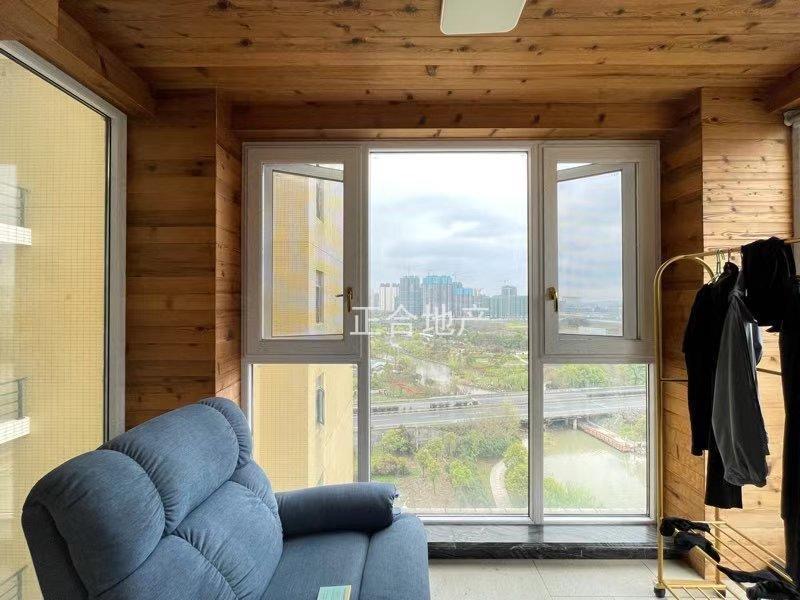 城南新城一号四期湖景房，精装大三房边户，全屋地暖，中央空调，中间好楼层，成色新证满二