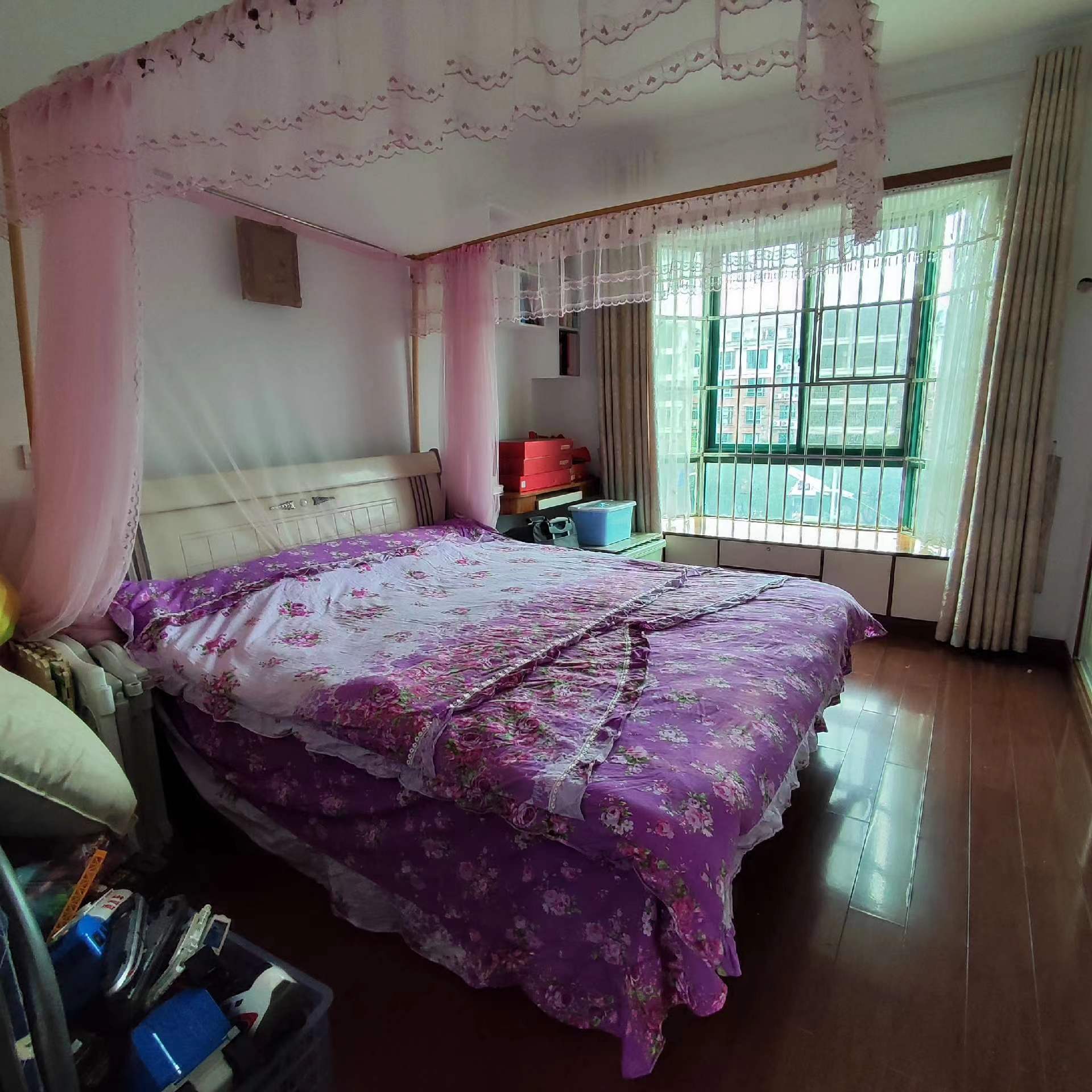 青青家园.精装三房两卫.中间楼层.证件满二.看房方便