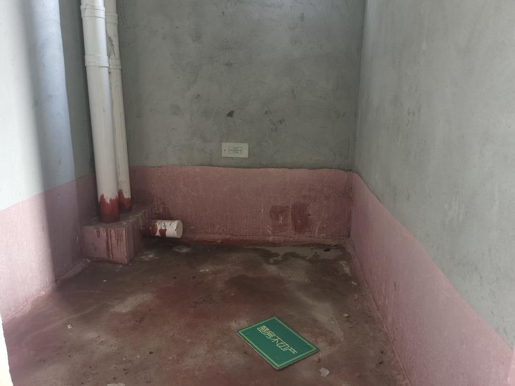 满庭春毛坯小三房校园旁周边配套齐全看房方便诚心卖