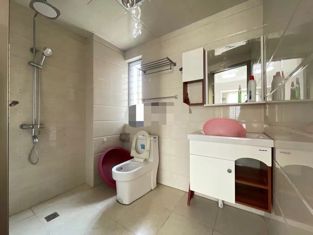 又降价了，房东急售，漫城林语，一中对面，边户，单价4500，好楼层，精装三房，看中了可谈