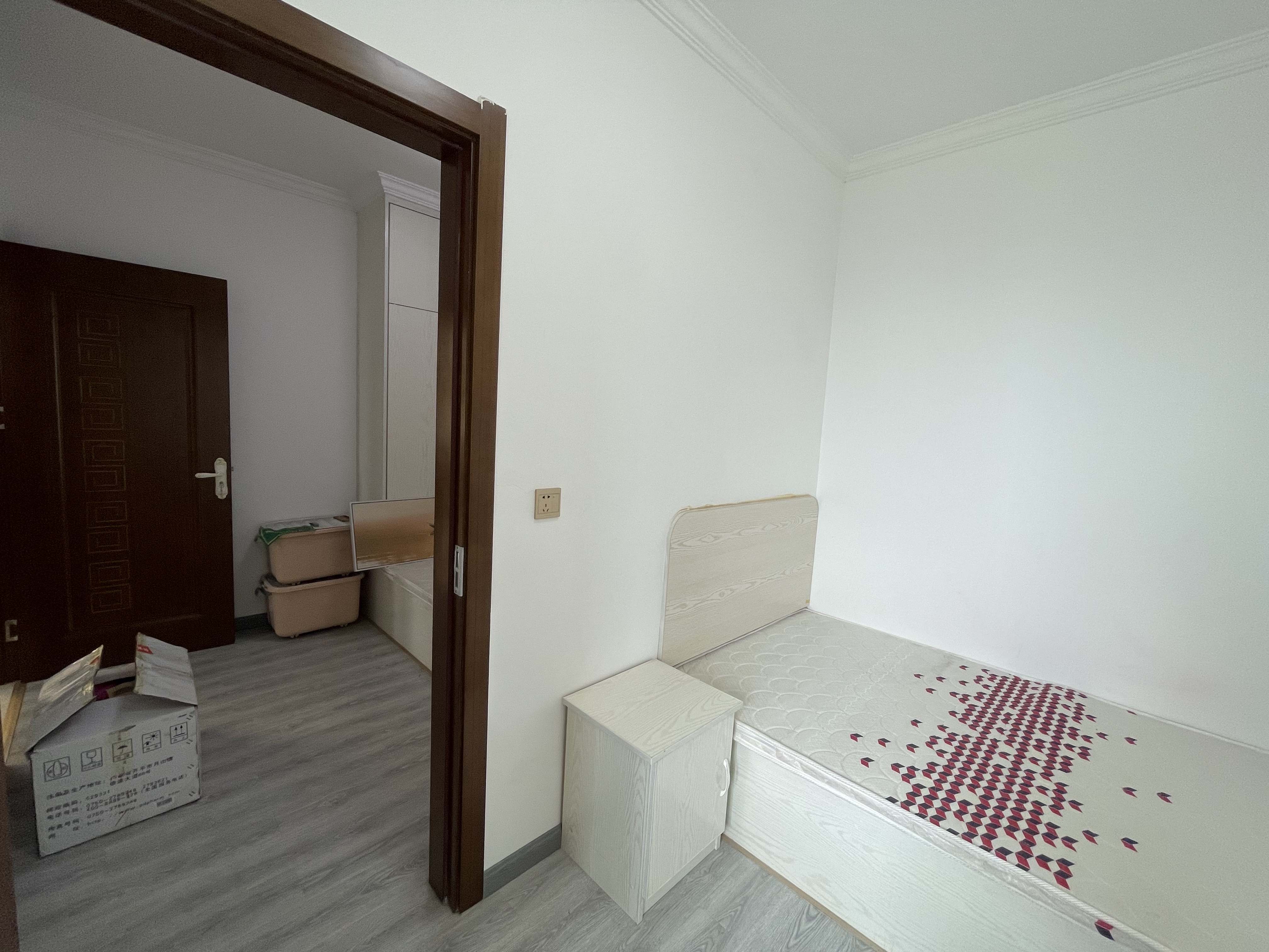 满庭春好楼层带供暖精装小三房冬暖夏凉出行方便