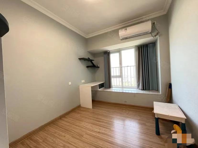 68，房东亏本急售！城南好房，碧桂园，精装卖毛坯价，精装四房，速度捡漏