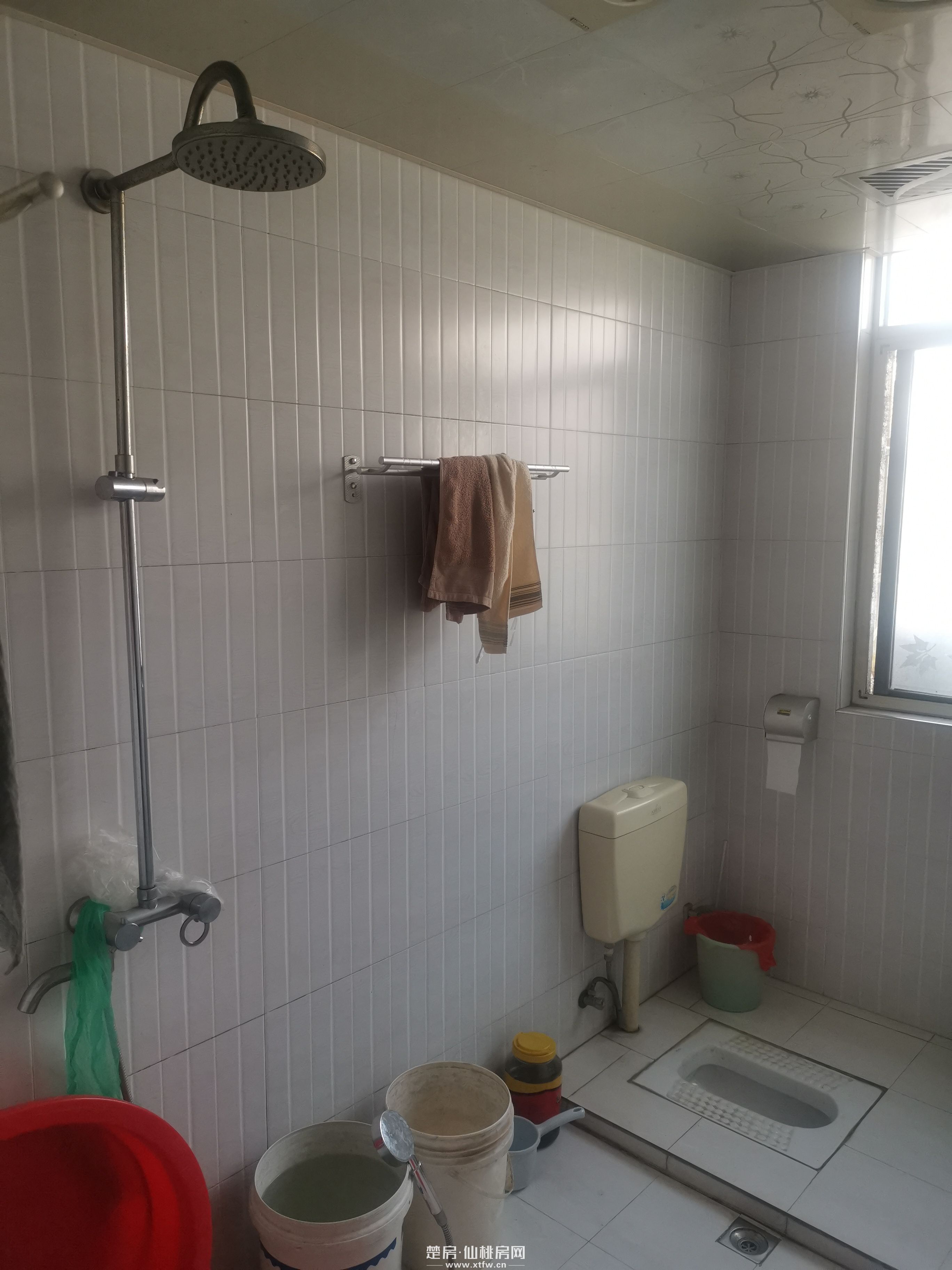 新一中附近精装修大三房家具家电全拎包入住楼层好证满两年个人诚心出售