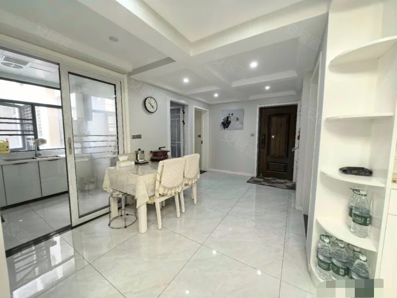 城南，新街，精装三房，9.5成新，证满二，电梯好楼层