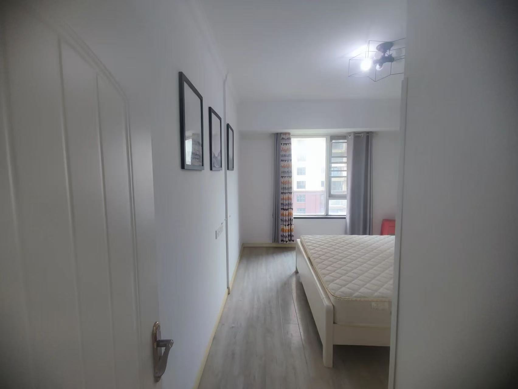 城西，满庭春，精装大两房，电梯好楼层，证满二，诚心出售