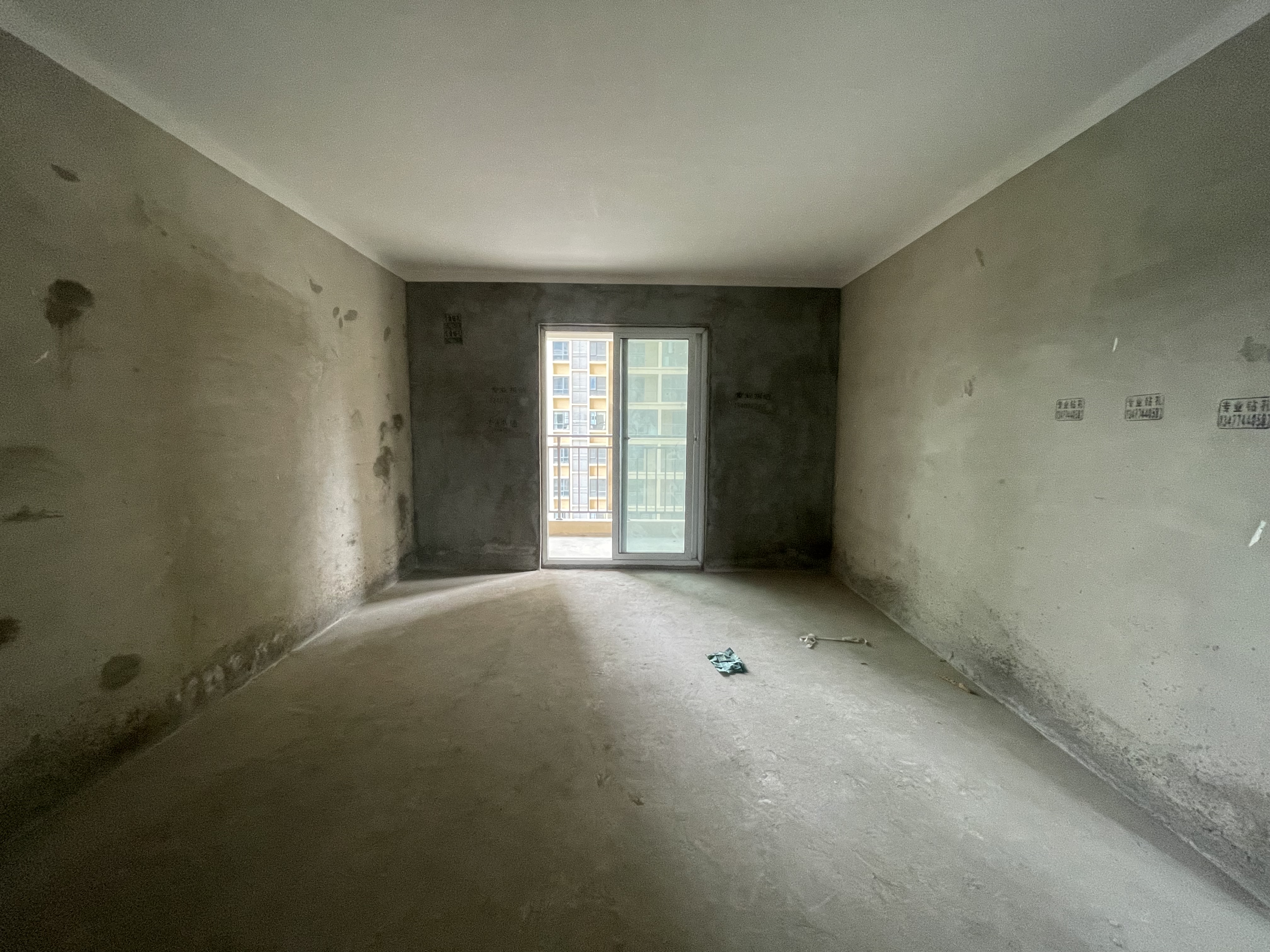 森林国际 . 毛坯大三房. 户型端正. 楼层好. 采光好