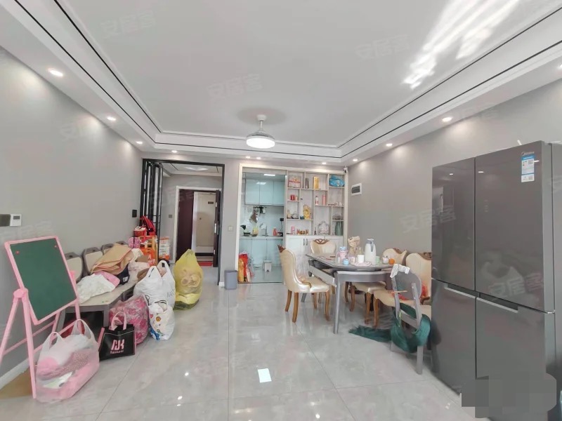 房东亏本出售，城南，领秀城，精装三房，单价6000，三开间朝南，9成新，好楼层