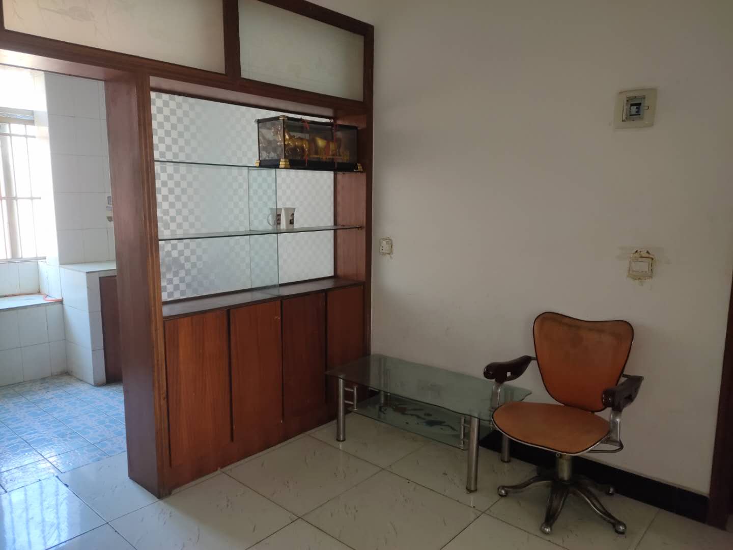 实验四小旁边中层停车方便 二中  