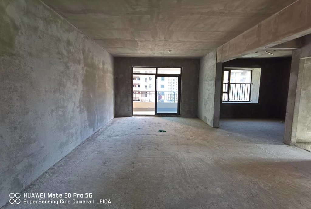 荣怀世家，毛坯四房，南北通透，小区环境好，业主诚心出售，看房方便