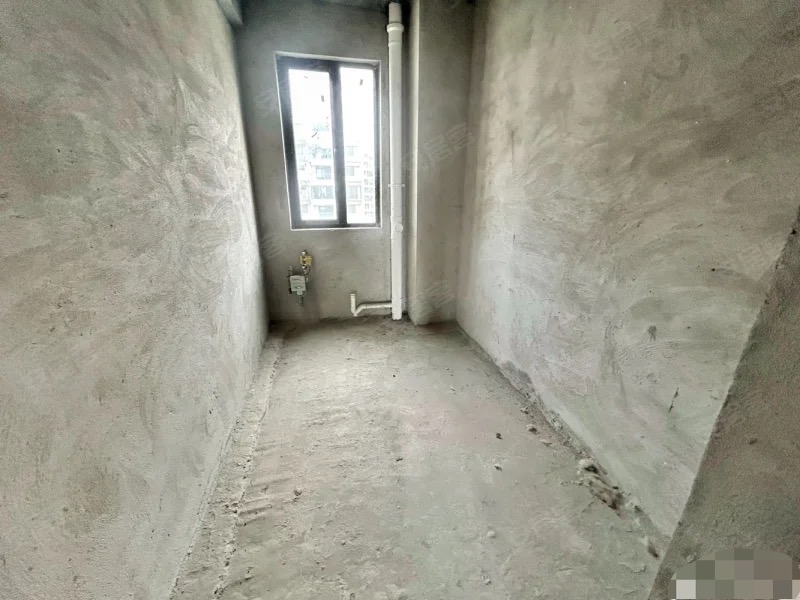 急卖，城南，荣怀，​电梯‮高小‬层，毛坯3房2卫，双阳‮边台‬户，单价5200