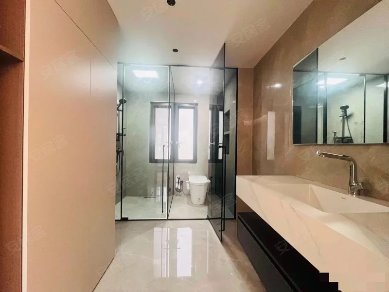 急售，，城南，吾悦小高层，1梯1户，大平层，全新精装修，精装大四房，