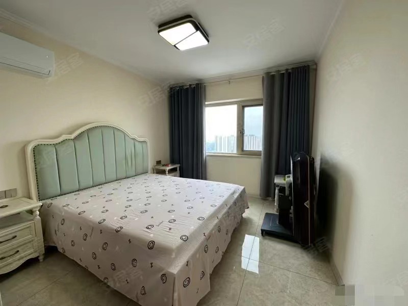 急售，元泰未来城B区，精装三房，​全屋地暖，单价6千多，下楼就是三中