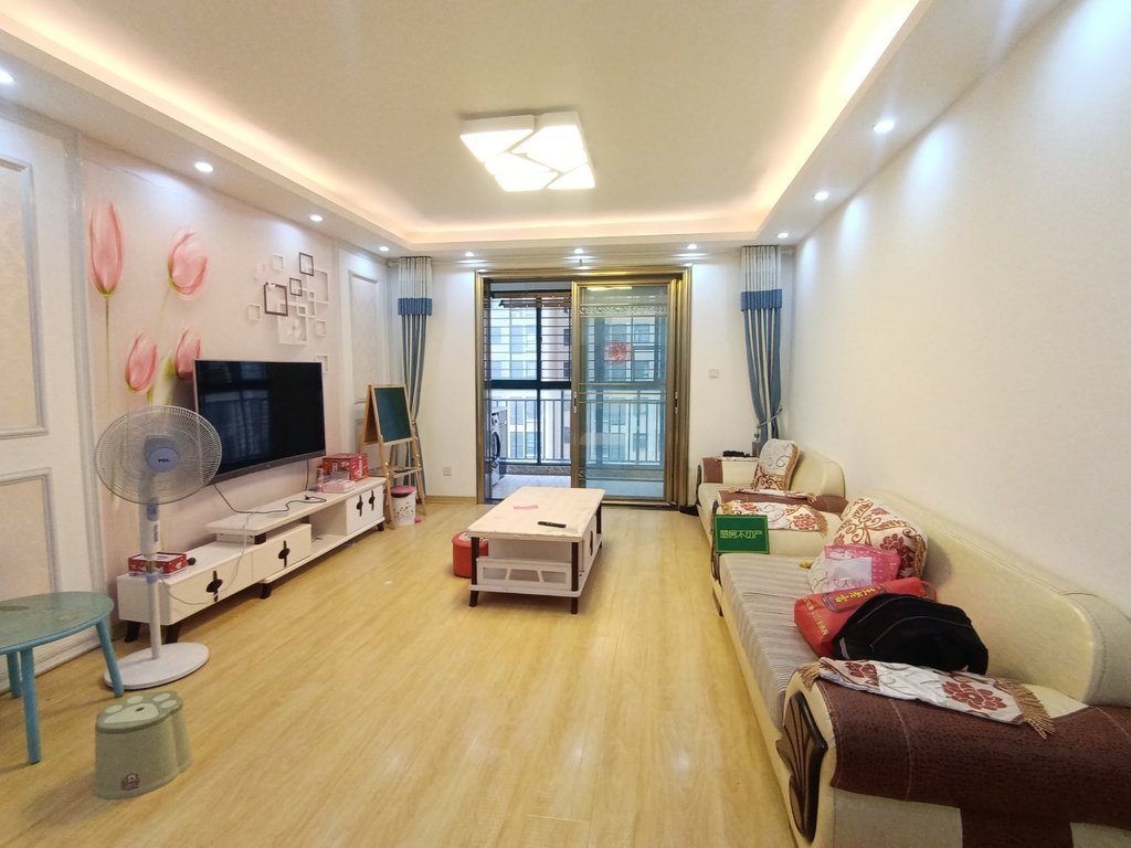 急售 急售 新城一号  精装大三房 南北通透 满两年