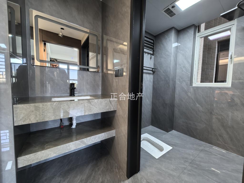 城南，沔阳天泽园，精装三房两卫，边户，全新装修，一天未住，电梯小高层7楼，满二