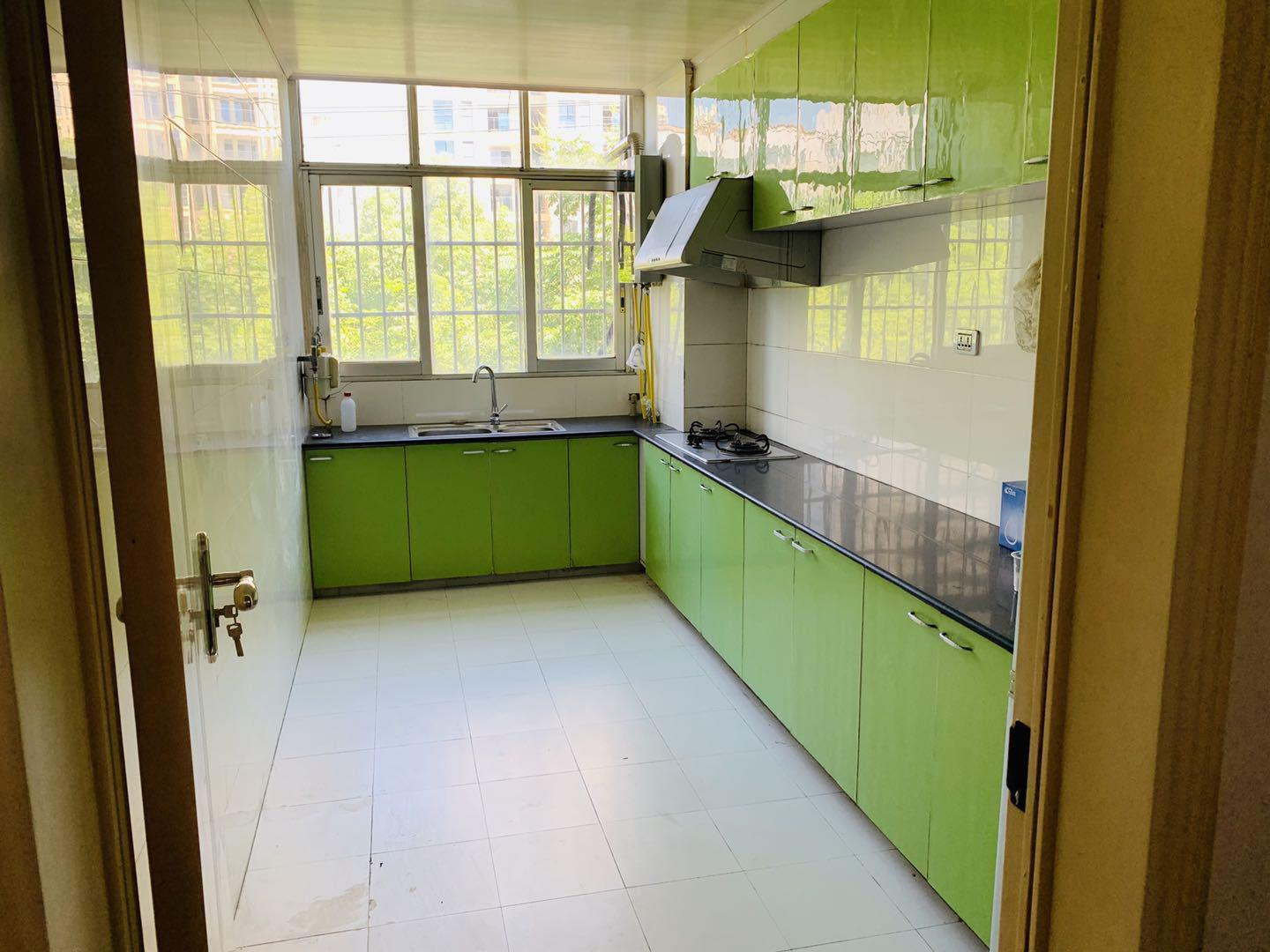 武商旁五建宿舍，精装修三房，步梯中间好楼层