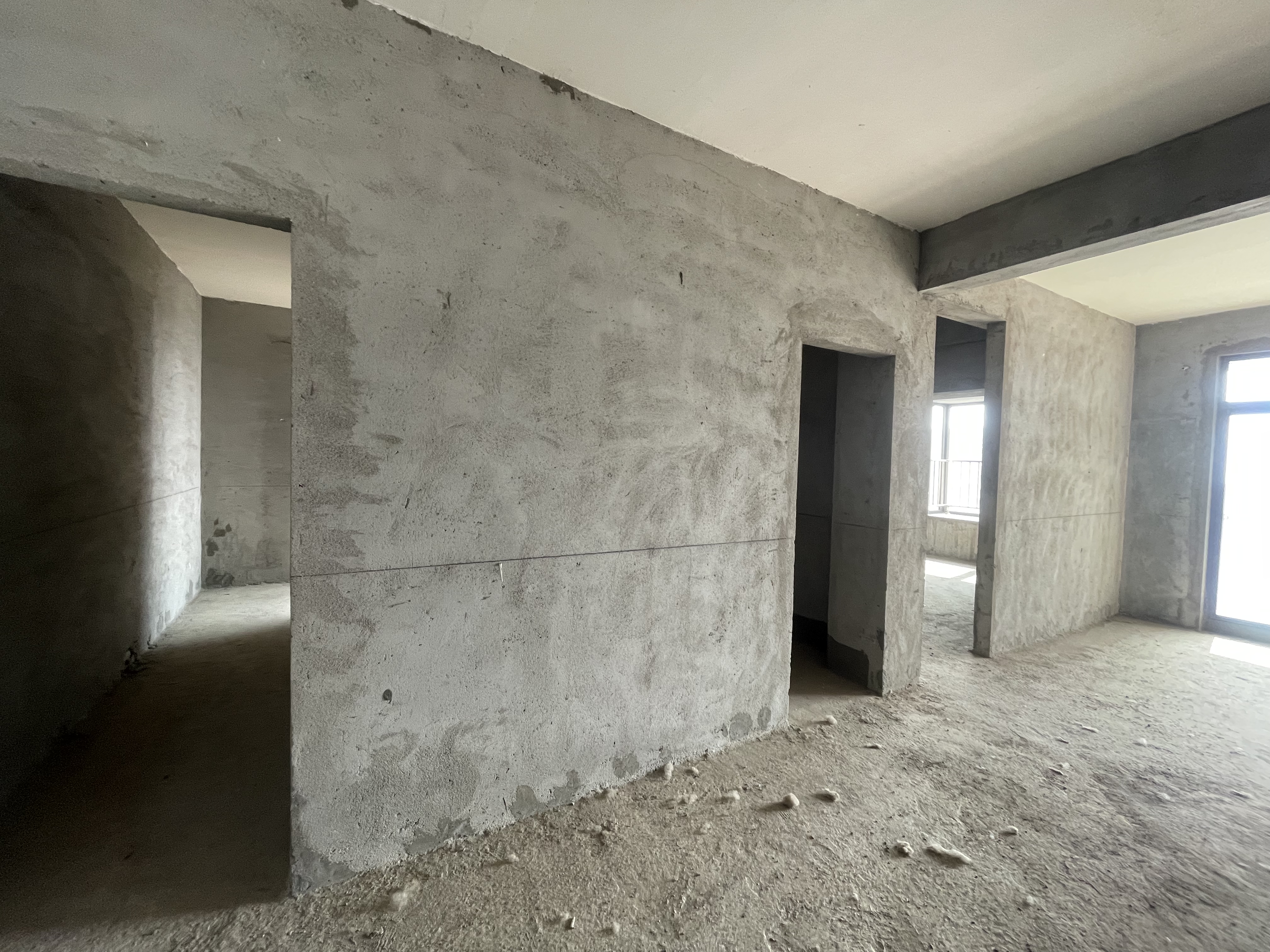 紫润尚城.毛坯大两房.户型方正.采光.视野好.看房方便.比新房价都低