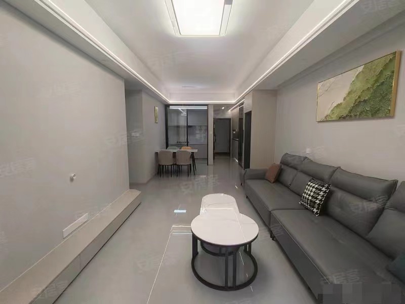 亏本出。风和日丽，全新装修，精装三房，两证齐全，下楼就是实验xiao学和新三中，